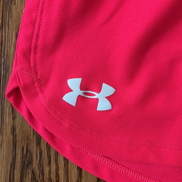 UNDER ARMOUR Girls Play Up Loose Shorts (in PENTA PINK/BLACK/WHITE - Size - S) - Picture 3 of 7